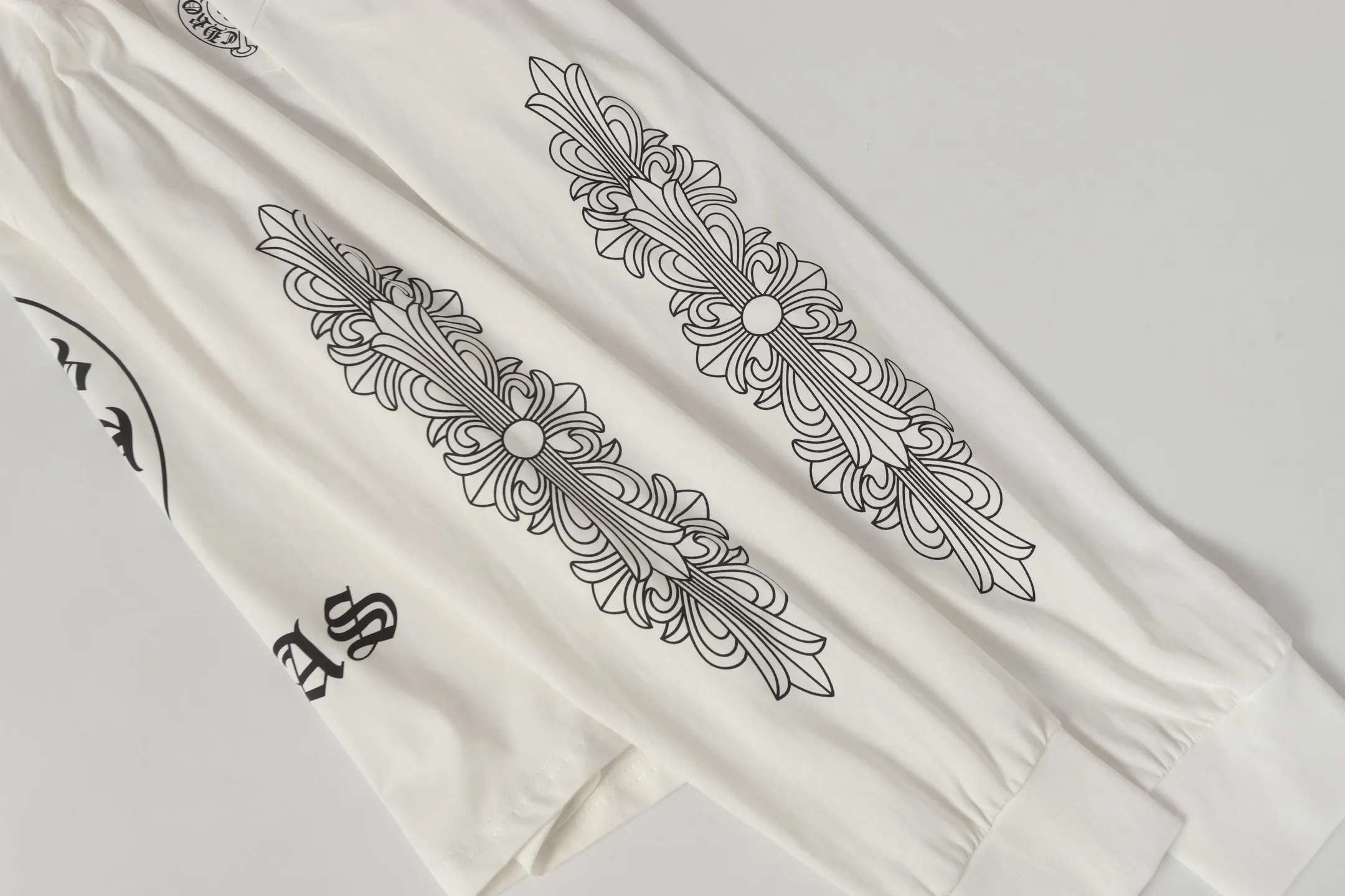 P150 2125 style -Chrome Hearts/Chrome Hearts Hong Kong limited Sanskrit letter printed long-sleeved T-shirt -High weight, high density and high quality. The wool is soft, delicate and skin-friendly. It feels soft and silky. It has excellent warmth and skin-friendly properties.